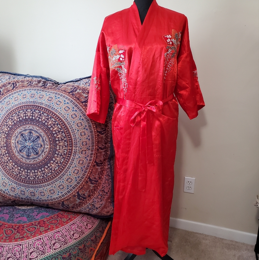 🙏 YI FANG robe red embroidery size Large or XL Vintage